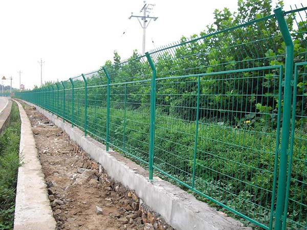 公路现货护栏网图片4