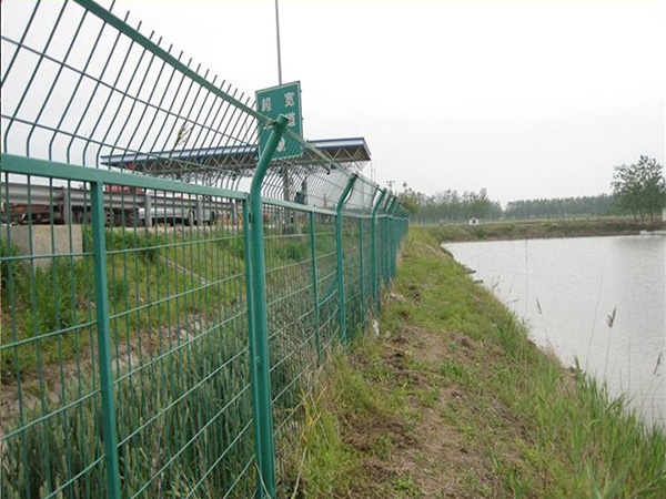 河道护栏网图片2 河道护栏网图片2