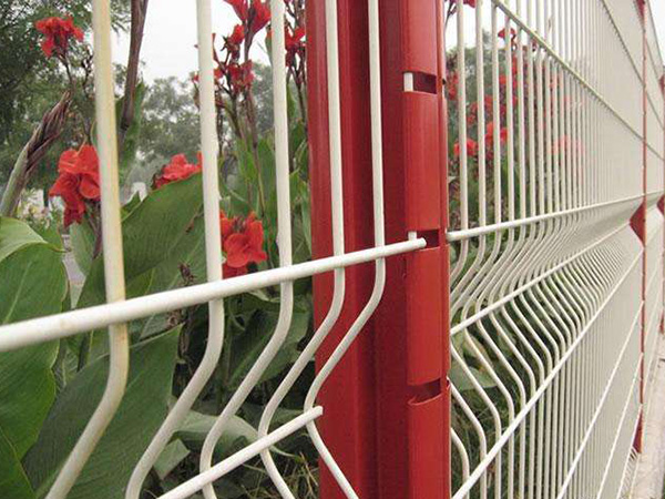 桃形柱护栏网图片1