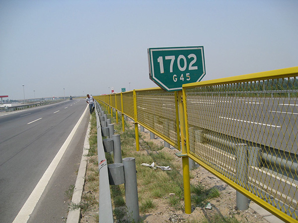 高速公路护栏网图片3