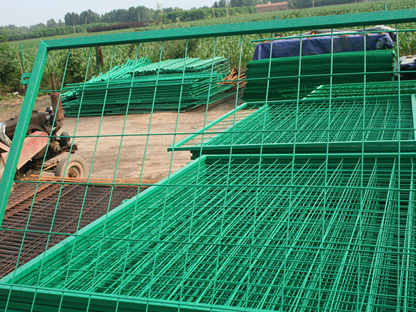 河道框架护栏网案例图片2